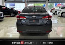 TOYOTA - YARIS - 2021/2022 - Cinza - R$ 84.900,00