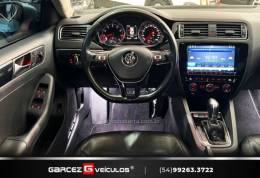 VOLKSWAGEN - JETTA - 2015/2016 - Prata - R$ 92.000,00
