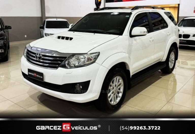 TOYOTA - HILUX SW4 - 2013/2013 - Branca - R$ 144.900,00