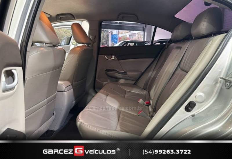 HONDA - CIVIC - 2013/2014 - Prata - R$ 74.900,00