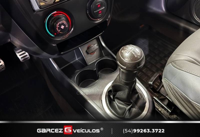 VOLKSWAGEN - CROSSFOX - 2005/2006 - Preta - R$ 32.900,00