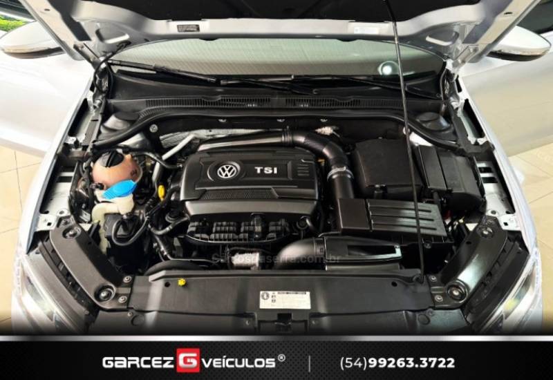 VOLKSWAGEN - JETTA - 2015/2016 - Prata - R$ 92.000,00