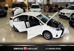 TOYOTA - YARIS - 2022/2023 - Branca - R$ 93.000,00