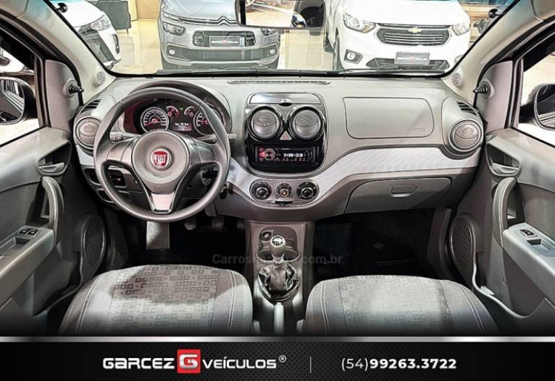 FIAT - PALIO - 2016/2016 - Preta - R$ 43.900,00