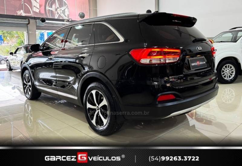 KIA MOTORS - SORENTO - 2015/2016 - Preta - R$ 115.000,00