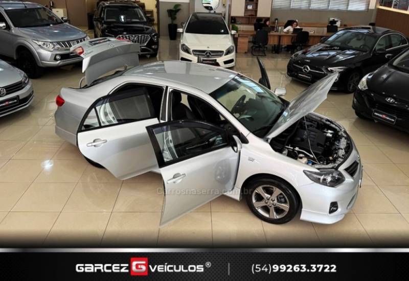 TOYOTA - COROLLA - 2013/2014 - Prata - R$ 72.000,00