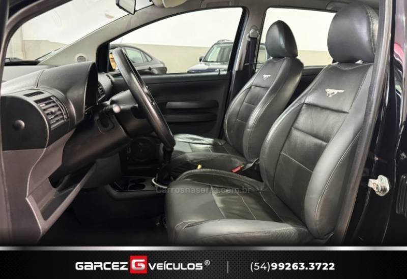 VOLKSWAGEN - CROSSFOX - 2005/2006 - Preta - R$ 32.900,00