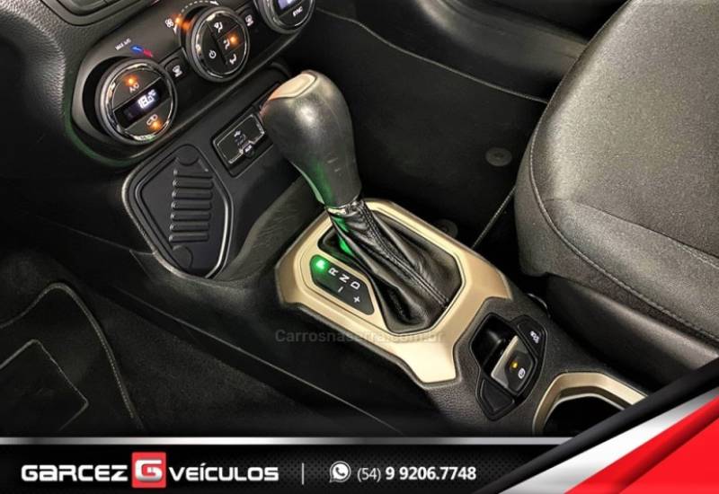 JEEP - RENEGADE - 2016/2017 - Branca - R$ 75.000,00