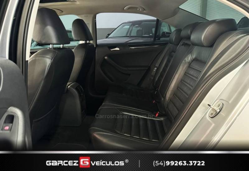 VOLKSWAGEN - JETTA - 2015/2016 - Prata - R$ 92.000,00