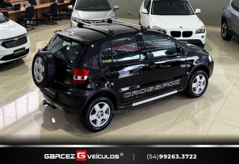 VOLKSWAGEN - CROSSFOX - 2005/2006 - Preta - R$ 32.900,00