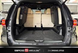 TOYOTA - HILUX SW4 - 2022/2022 - Cinza - R$ 349.900,00