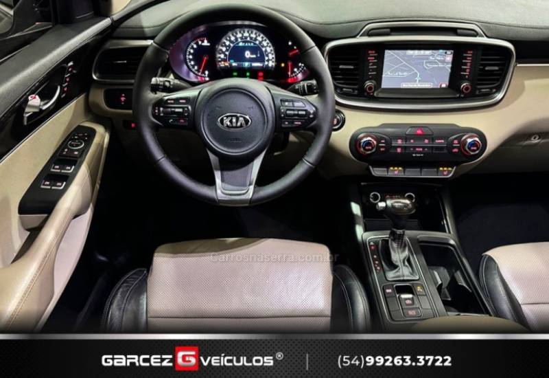 KIA MOTORS - SORENTO - 2015/2016 - Preta - R$ 115.000,00