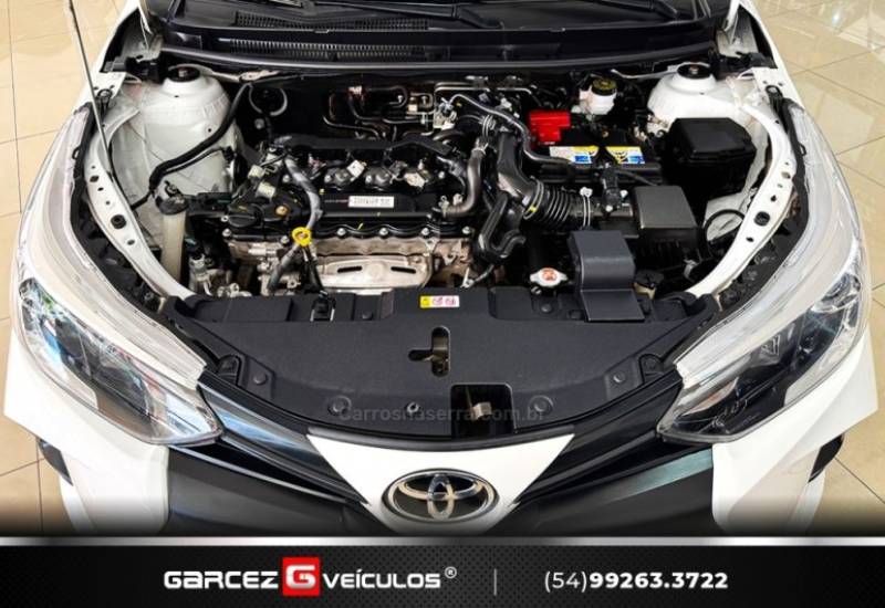 TOYOTA - YARIS - 2022/2023 - Branca - R$ 93.000,00