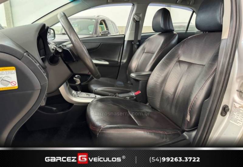TOYOTA - COROLLA - 2013/2014 - Prata - R$ 72.000,00