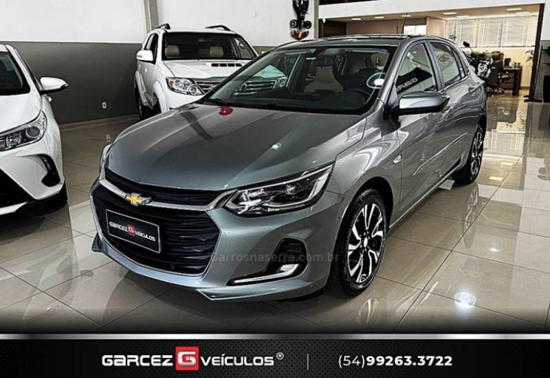 CHEVROLET - ONIX - 2023/2024 - Prata - R$ 97.900,00