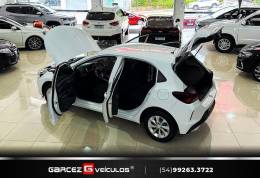 CHEVROLET - ONIX - 2022/2023 - Branca - R$ 72.000,00
