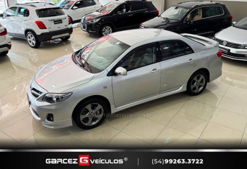 TOYOTA - COROLLA - 2013/2014 - Prata - R$ 72.000,00