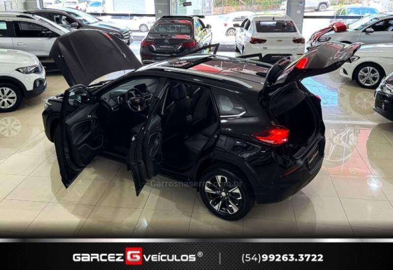 CHEVROLET - TRACKER - 2022/2023 - Preta - R$ 122.900,00