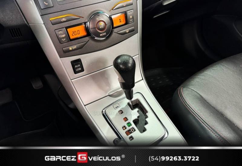 TOYOTA - COROLLA - 2013/2014 - Prata - R$ 72.000,00