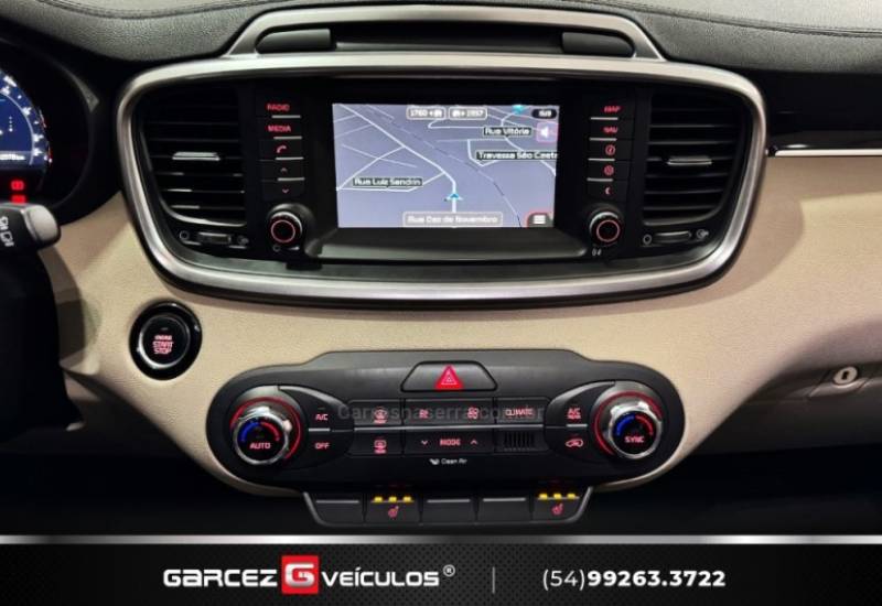KIA MOTORS - SORENTO - 2015/2016 - Preta - R$ 115.000,00
