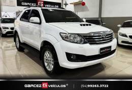 TOYOTA - HILUX SW4 - 2013/2013 - Branca - R$ 144.900,00