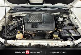 TOYOTA - HILUX SW4 - 2013/2013 - Branca - R$ 144.900,00