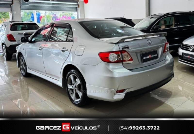 TOYOTA - COROLLA - 2013/2014 - Prata - R$ 72.000,00