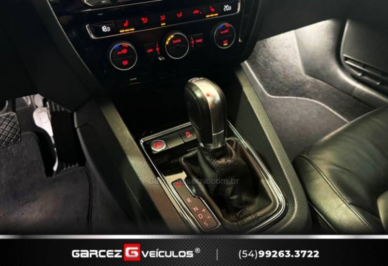 VOLKSWAGEN - JETTA - 2015/2016 - Prata - R$ 92.000,00