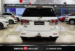 TOYOTA - HILUX SW4 - 2013/2013 - Branca - R$ 144.900,00