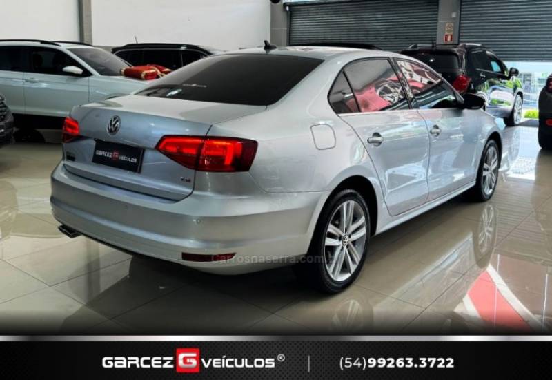 VOLKSWAGEN - JETTA - 2015/2016 - Prata - R$ 92.000,00