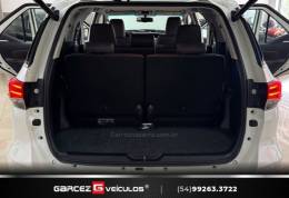 TOYOTA - HILUX SW4 - 2016/2017 - Branca - R$ 210.000,00