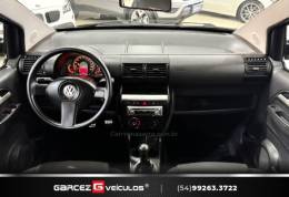 VOLKSWAGEN - CROSSFOX - 2005/2006 - Preta - R$ 32.900,00