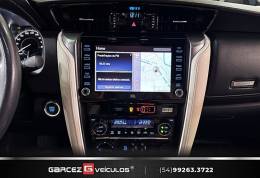 TOYOTA - HILUX SW4 - 2022/2022 - Cinza - R$ 349.900,00