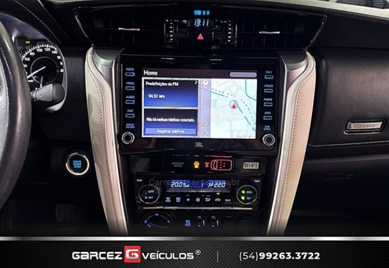 TOYOTA - HILUX SW4 - 2022/2022 - Cinza - R$ 349.900,00