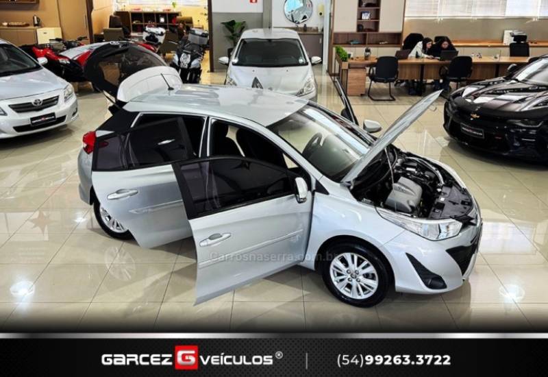 TOYOTA - YARIS - 2019/2019 - Prata - R$ 77.900,00