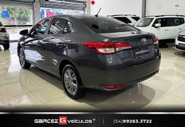 TOYOTA - YARIS - 2021/2022 - Cinza - R$ 84.900,00