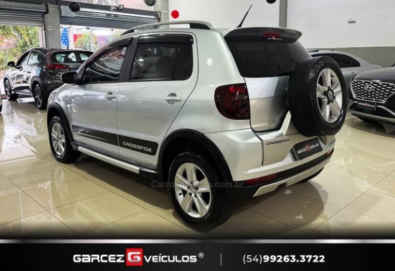 VOLKSWAGEN - CROSSFOX - 2010/2011 - Prata - R$ 45.900,00