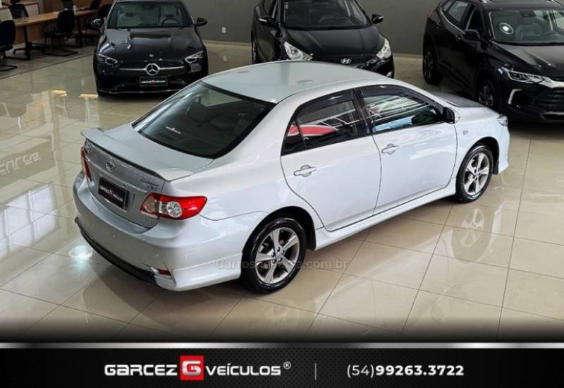 TOYOTA - COROLLA - 2013/2014 - Prata - R$ 72.000,00