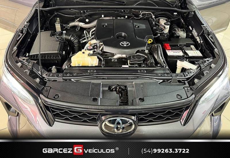 TOYOTA - HILUX SW4 - 2022/2022 - Cinza - R$ 349.900,00