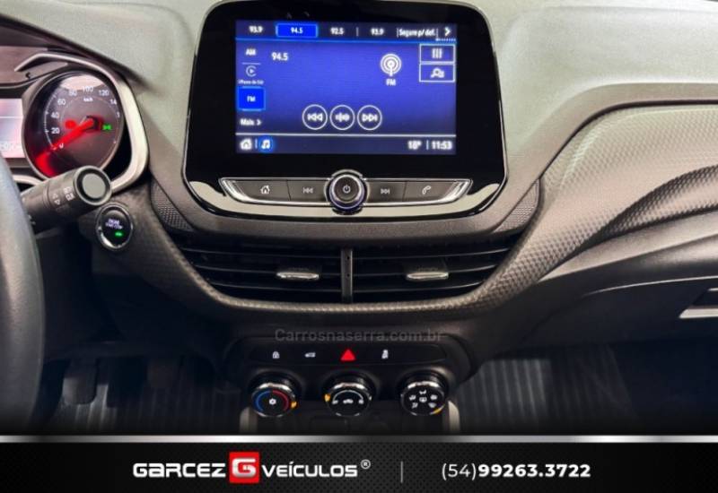 CHEVROLET - ONIX - 2022/2023 - Branca - R$ 72.000,00
