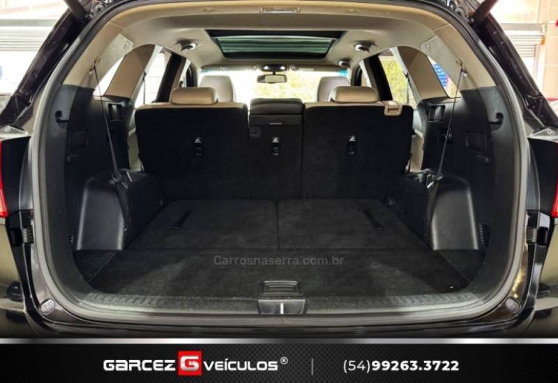 KIA MOTORS - SORENTO - 2015/2016 - Preta - R$ 115.000,00