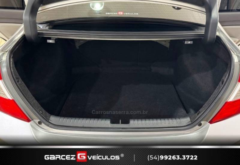 HONDA - CIVIC - 2013/2014 - Prata - R$ 74.900,00
