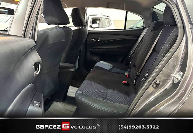 TOYOTA - YARIS - 2021/2022 - Cinza - R$ 84.900,00