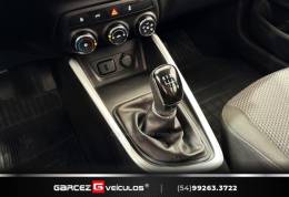 CHEVROLET - ONIX - 2022/2023 - Branca - R$ 72.000,00