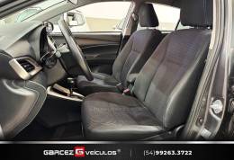 TOYOTA - YARIS - 2021/2022 - Cinza - R$ 84.900,00
