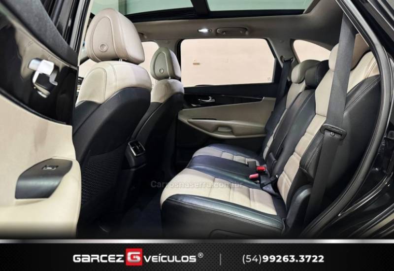 KIA MOTORS - SORENTO - 2015/2016 - Preta - R$ 115.000,00