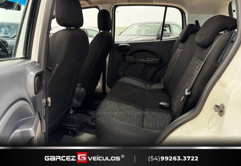 FIAT - UNO - 2014/2015 - Branca - R$ 35.900,00
