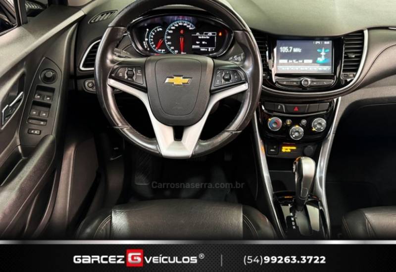 CHEVROLET - TRACKER - 2017/2018 - Preta - R$ 93.900,00