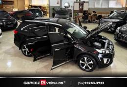 KIA MOTORS - SORENTO - 2015/2016 - Preta - R$ 115.000,00