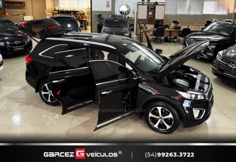 KIA MOTORS - SORENTO - 2015/2016 - Preta - R$ 115.000,00